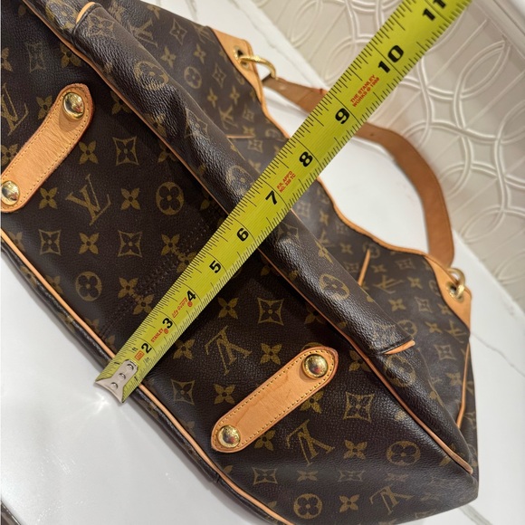 Louis Vuitton Monogram Galliera GM Hobo Bag - Picture 3 of 17